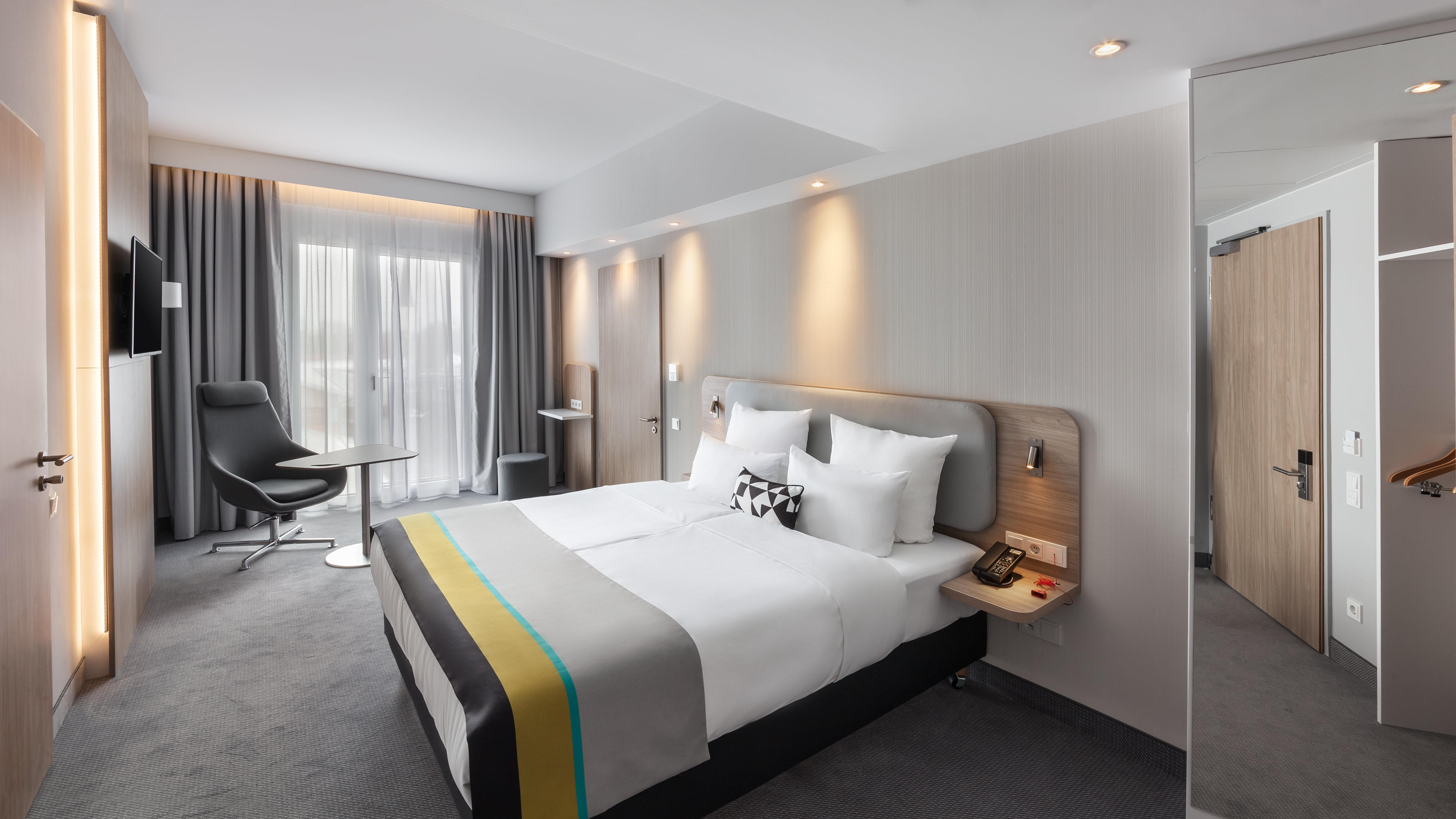 Express & - By Ihg Hotel 3*